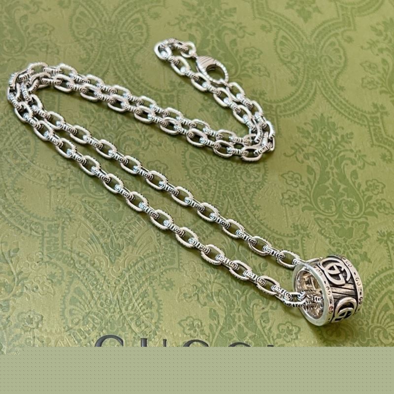 G*u*i necklaces